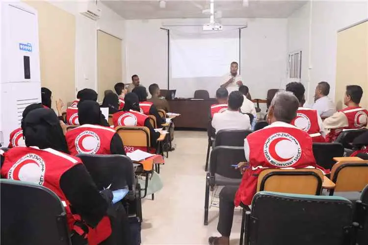 الدكتور العمودي يفتتح الدورة التنشيطية حول تدريب ن...
