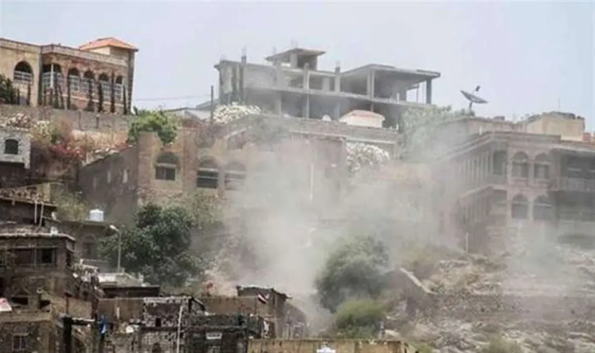 الحوثيون يستخدمون قنابل غازية في هجوم فاشل على تعز