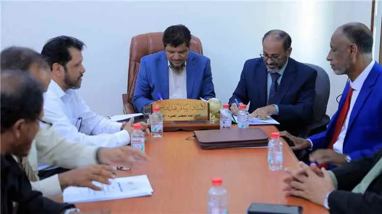 جامعة المهرة والسلطة المحلية توقعان شراكة لتطوير ا...