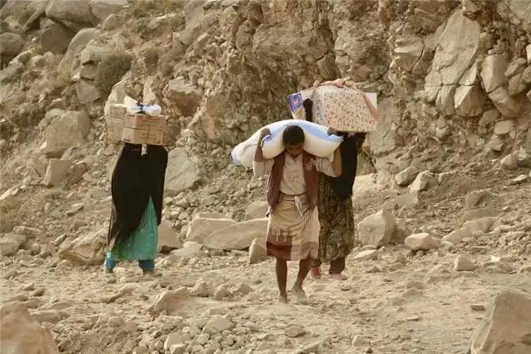 تعز تختنق لليوم الـ19.. الحوثيون يحاصرون مليوني مدني ويهددون حياة مرضى السرطان والكلى