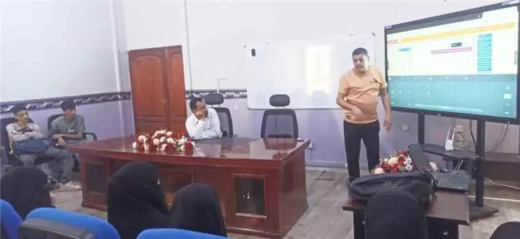 كلية العلوم الإدارية بجامعة عدن تدشّن دورة تدريبية...