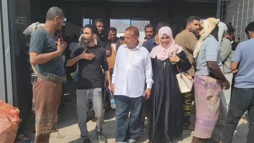 مدير عام البريقة يوجه بإدخال الباعة في الأبنية الع...