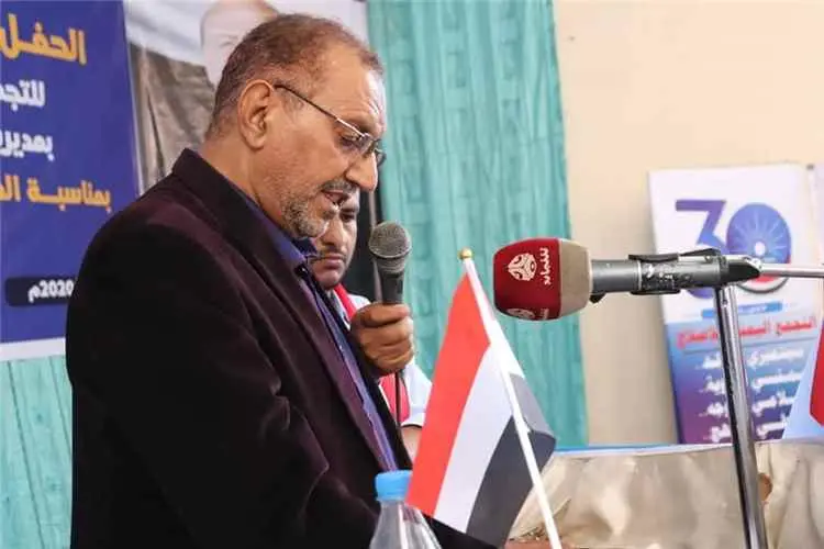 الحوثيون يقتحمون منزل رئيس إصلاح الشمايتين وينهبون...