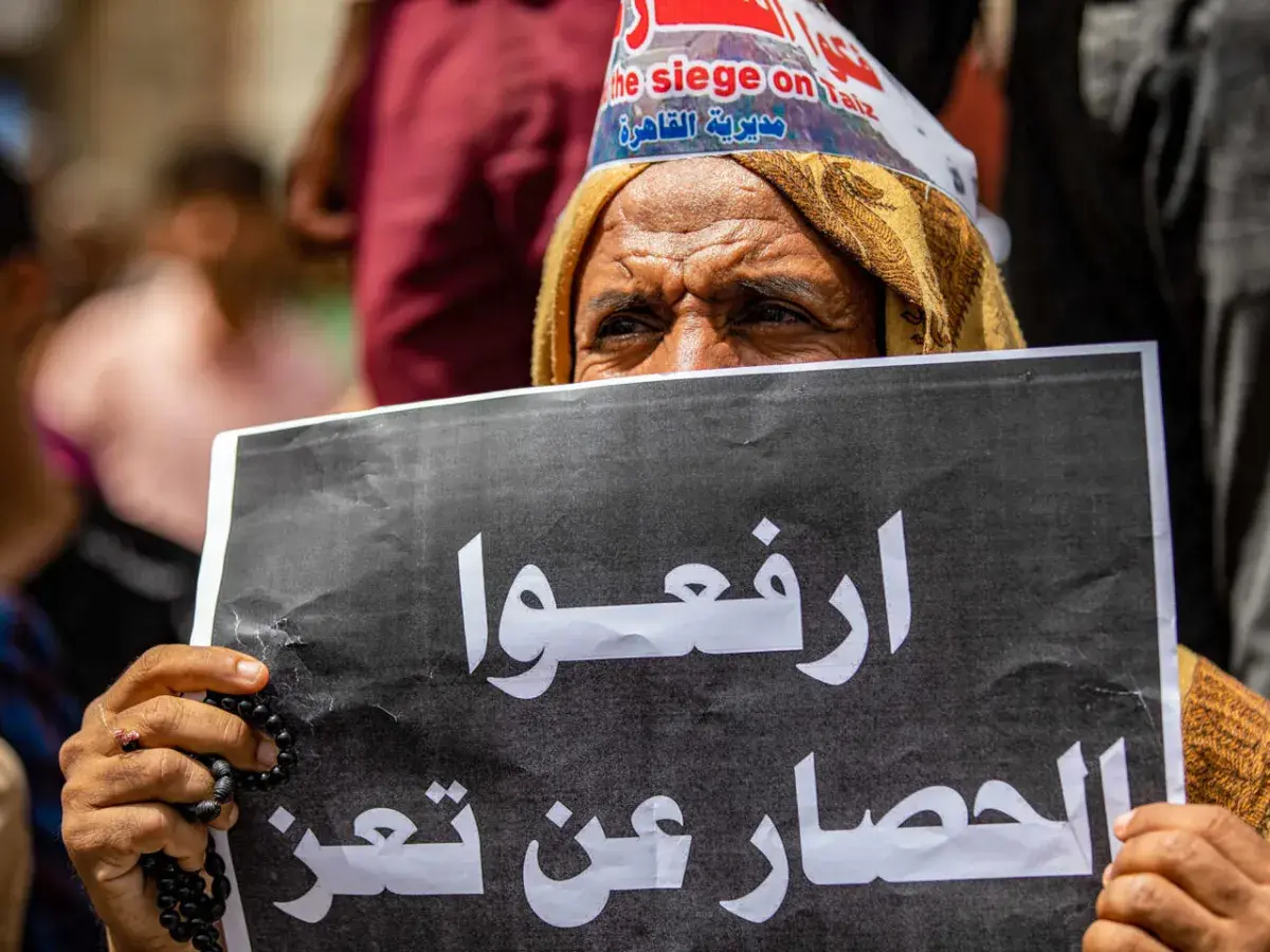 حملة إلكترونية تطالب بفك حصار تعز وتكشف عن كارثة إ...