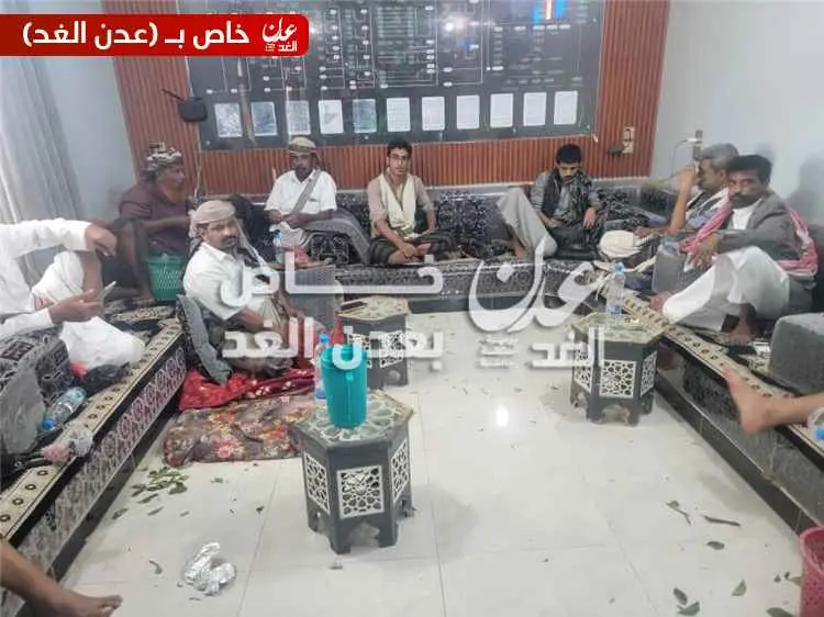 مشايخ وشخصيات اجتماعية في أحور يدينون مقتل مواطن ح...