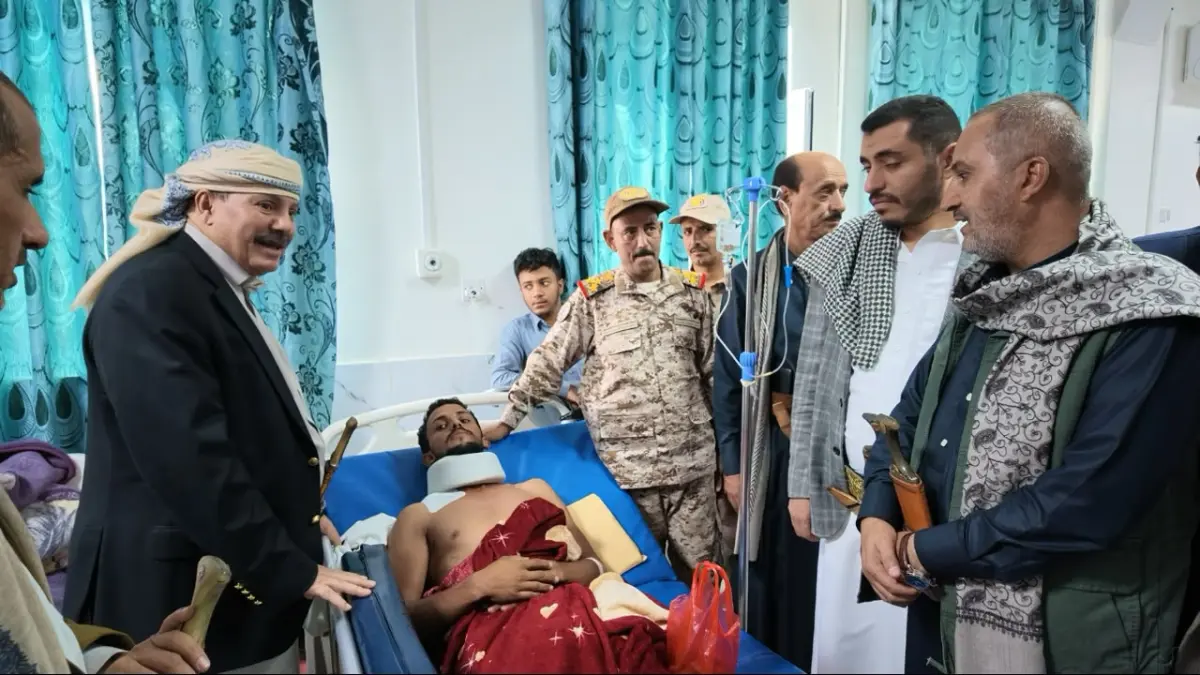 محافظ ذمار يشيد بتضحيات أبطال القوات المسلحة في معركة استعادة الدولة