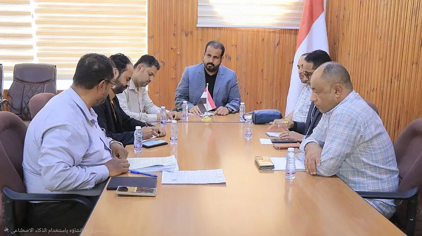وكيل حضرموت يناقش تطوير مركزي صادرات العسل والمنتجات الزراعية