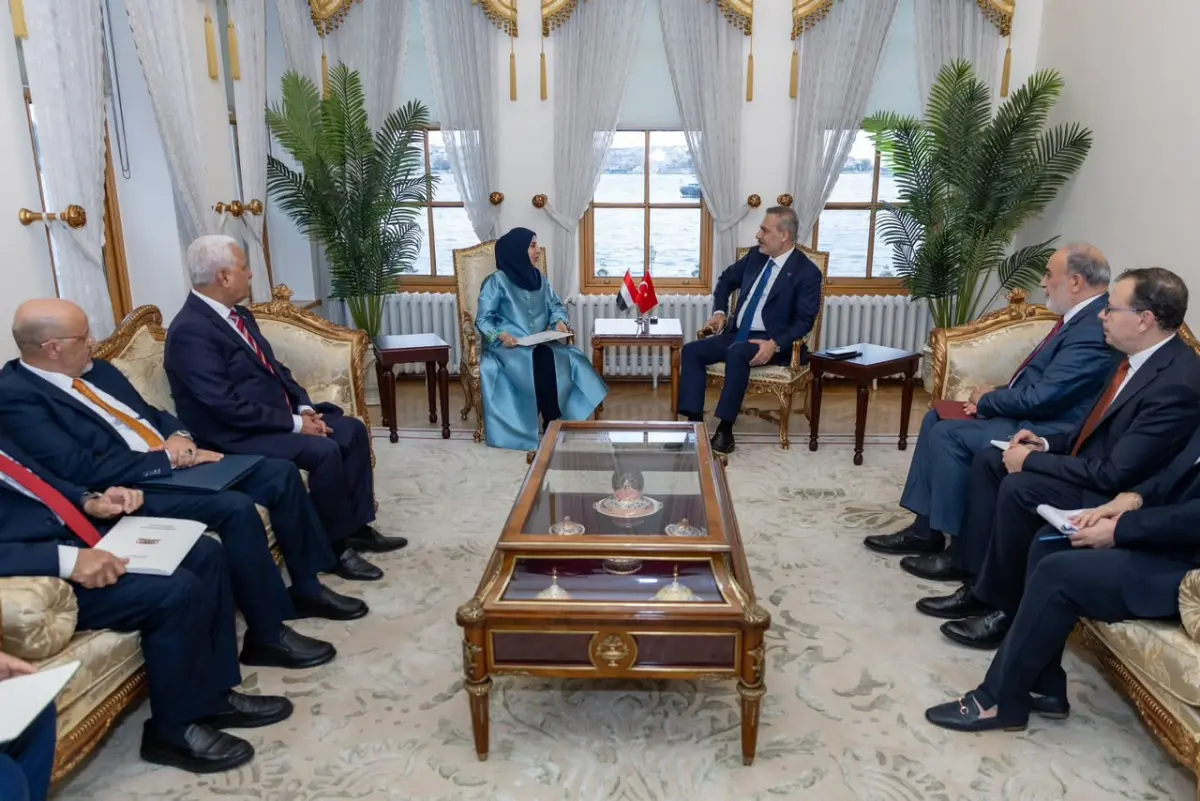 وزيرة الخارجية تبحث مع نظيرها التركي تعزيز العلاقات الثنائية وتطورات الأوضاع في اليمن والمنطقة