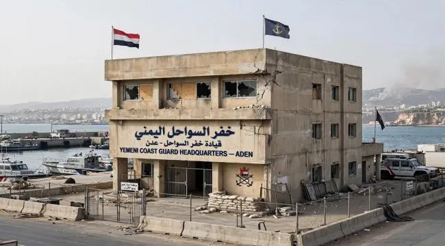 الداخلية اليمنية: الحوثيون قصفوا مقرين لخفر السواح...