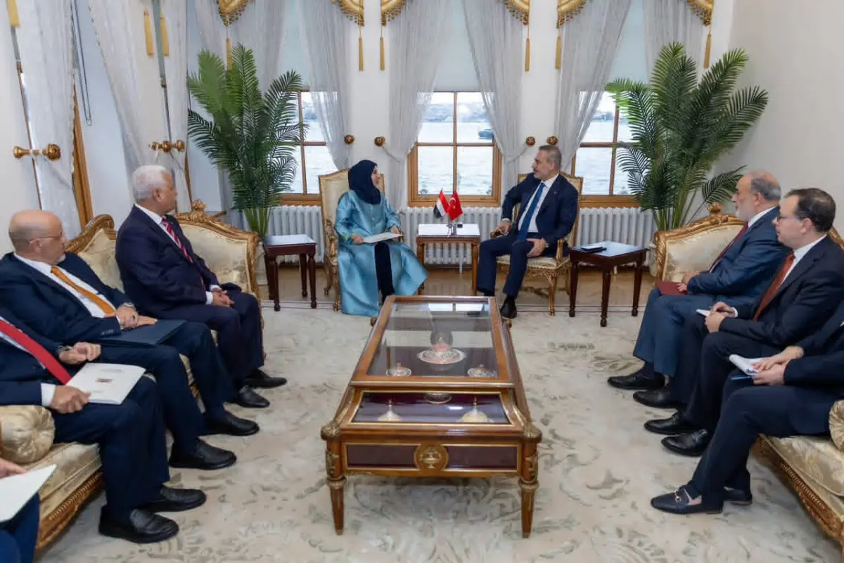 وزيرة الخارجية تبحث مع نظيرها التركي تعزيز العلاقات الثنائية وتطورات الأوضاع في اليمن والمنطقة