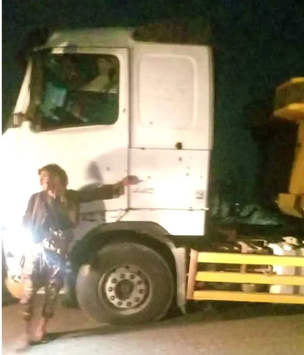انفجار عبوة ناسفة يصيب سائق قاطرة في أبين
