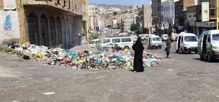 تعز على شفا كارثة بيئية.. حصار الحوثيين يوقف النظافة وينذر بتفشي الأوبئة