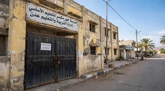 بعد انفجارات مطار #عدن.. أولياء أمور يطالبون بتعليق الدراسة خوفاً على أرواح أبنائهم .