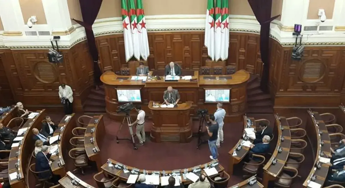 خلال جلسة طارئة.. مجلس الأمة الجزائري يصادق بالإجم...