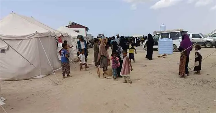 ميليشيا الحوثي تقصف محيط مخيم لنازحي المخا غرب عدن...