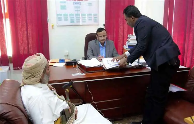 شبوة تعزز بنيتها التحتية: مشاريع طرق جديدة بـ 391...