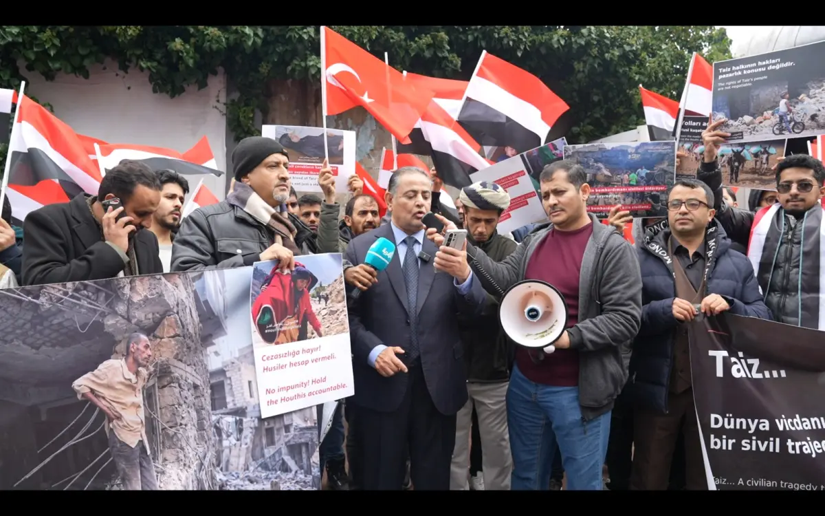وقفة احتجاجية في تركيا تطالب بإنهاء حصار تعز وتصني...