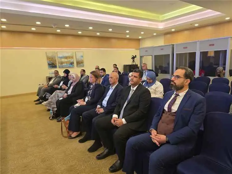 الشرجبي يشارك في جلسة حواريه  حول إدارة الموارد ال...