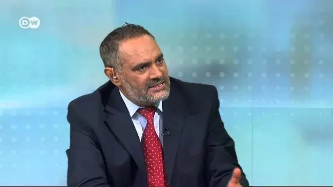 المقالح لـ "الحوثيين" : دخولكم تعز فوق الدماء والأ...