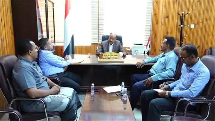 وكيل وادي حضرموت يبحث سبل معالجة الاختناقات التموي...