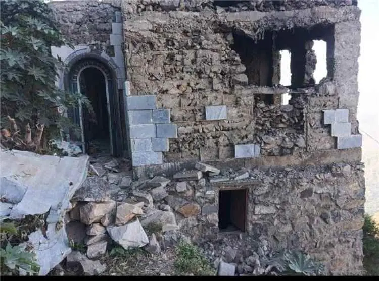مسيّرات حوثية تضرب مساكن المواطنين في مشرعة وحدنان...
