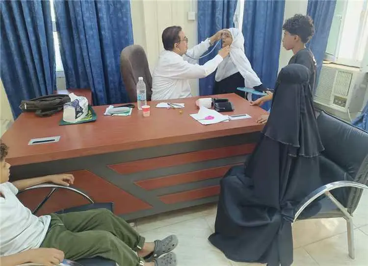 جامعة لحج تواصل تقديم خدماتها الطبية المجانية عبر مركز التعليم المستمر وخدمة المجتمع