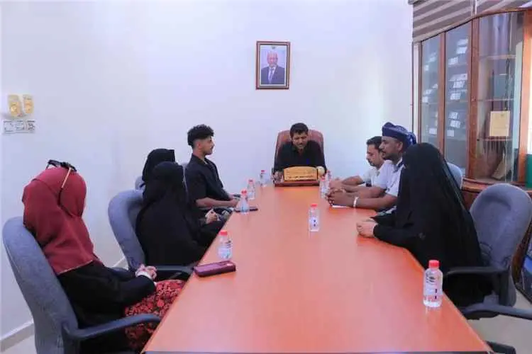 أمين عام "محلي" المهرة يبحث مع وفد مؤسسة مِنة للتنمية سبل دعم وتمكين الأشخاص ذوي الإعاقة