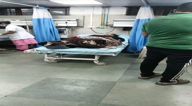 لحظات صعبة في مطار مومباي.. مسافرة يمنية بدون مراف...
