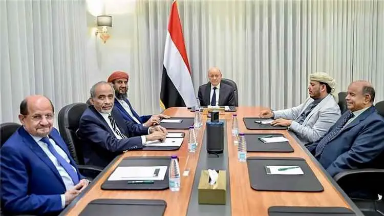 عقب الهجوم السادس.. الحكومة تدعو لتحرك دولي حاسم يحمي مطار عدن ويحاسب الميليشيا