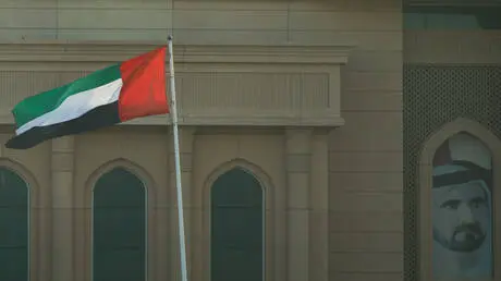 الإمارات تدعو إلى الحوار والحلول السياسية وسط تحذي...