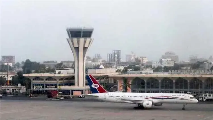 مطار عدن الدولي يستأنف نشاطه ورحلاته الجوية بعد ساعات من توقفه جراء القصف الحوثي