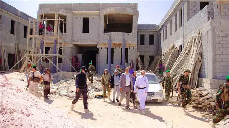 المحافظ بن الوزير يشيد بتقدم الأعمال الإنشائية في...