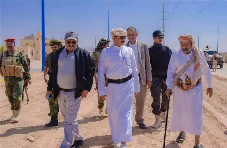 محافظ شبوة يدشّن مشروع توسعة جديدة في شارع الشهيد...