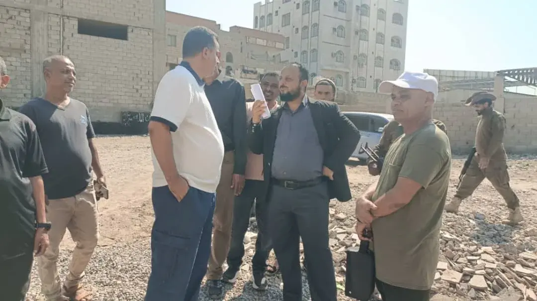 اليزيدي والحداد والوليدي يدشنون تشغيل الخط الكهربا...