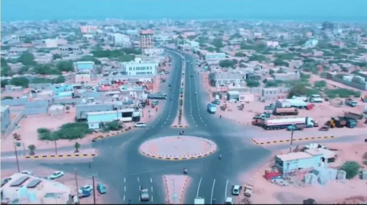 المخا.. مليشيا الحوثي تحول الاحياء السكنية والمساج...