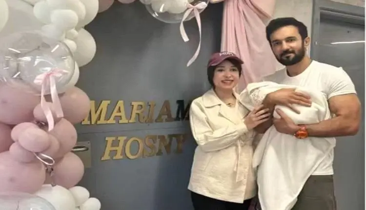 حسني شتا يحتفل بوصول مولوته الأولى ويطلق عليها اسم...
