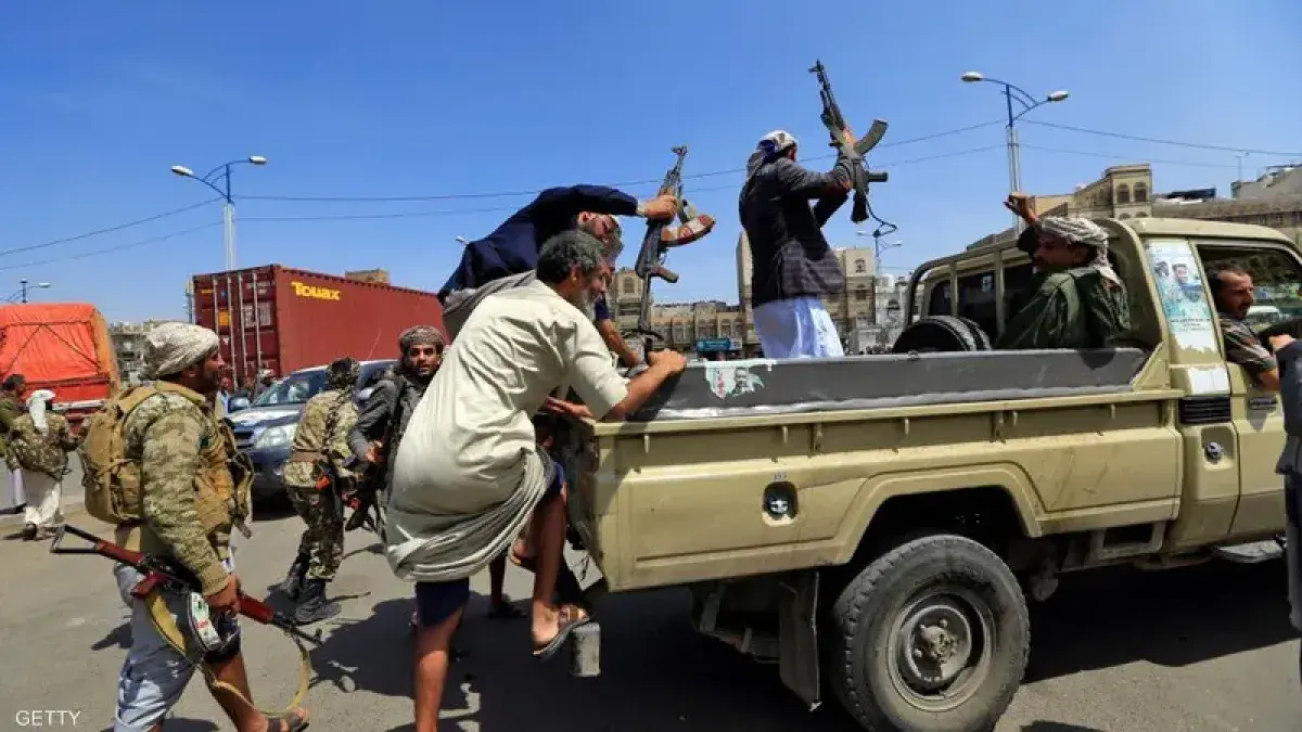 الحوثيون يلجأون للتجنيد القسري في تعز وسط رفض مجتم...