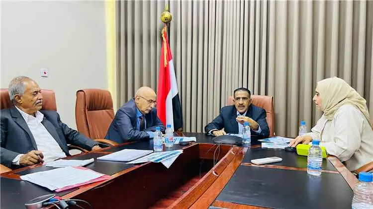 اللجنة العليا للمناقصات والمزايدات تناقش تقرير اخت...