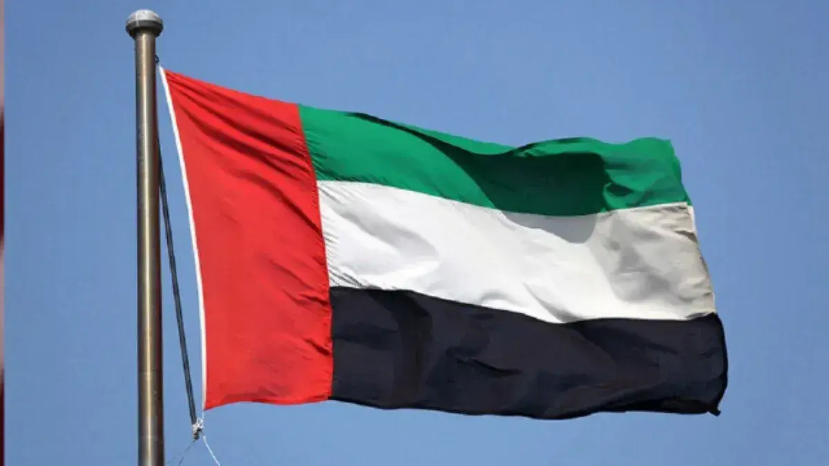 الإمارات تعلن وقف تسرب نفطي مع استمرار تنظيف السوا...