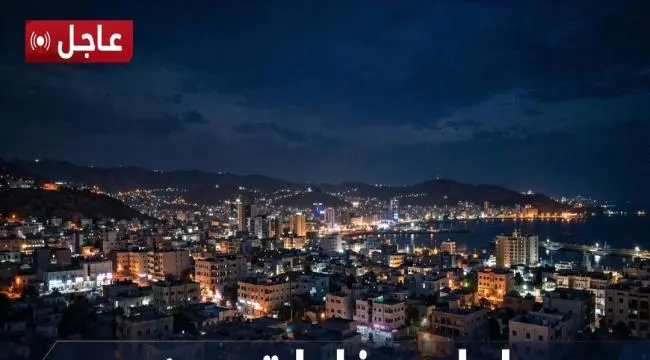 #عدن تحت القصف مجدداً.. انفجاران عنيفان يهزان المعلا وخور مكسر إثر هجوم صاروخي حوثي جديد على مطار عدن الدولي .