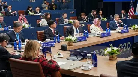 لافروف: على زيلينسكي القدوم إلى موسكو للقاء بوتين...