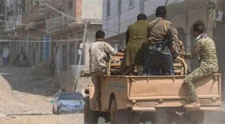 العمالقة تحبط هجوماً حوثياً واسعاً جنوب تعز.. وغار...