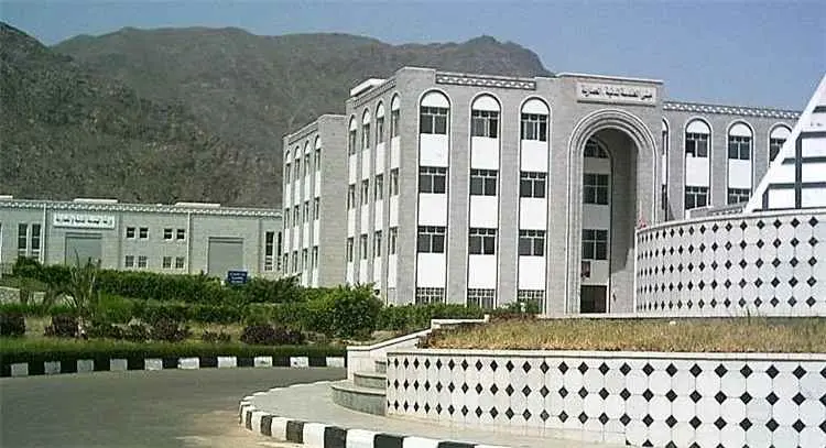 جامعة تعز تعلق الدراسة والامتحانات في فرع التربة ع...