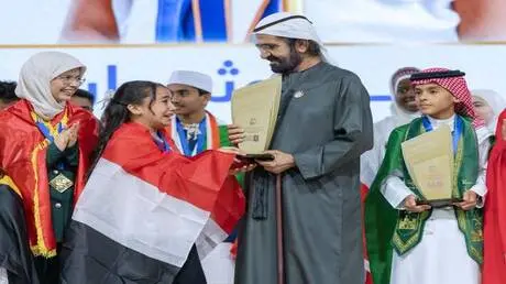 طفلة مصرية تخطف الأنظار وتثير تفاعلا واسعا بعد انج...