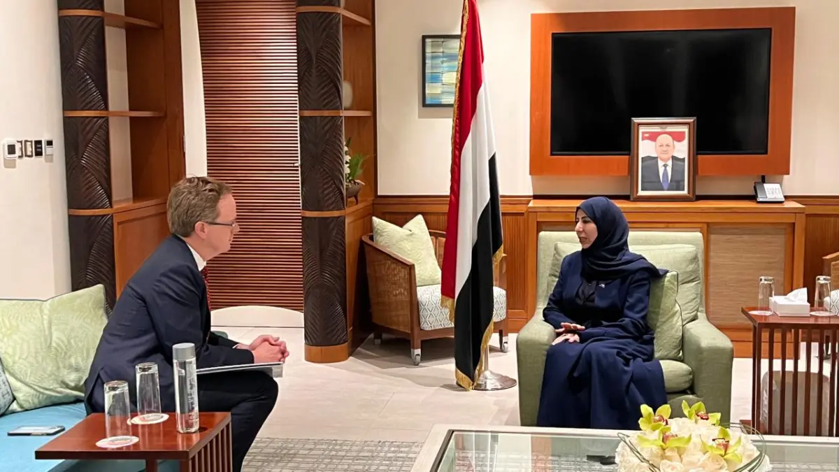 وزيرة الخارجية تبحث مع السفير الكندي العلاقات الثنائية وتطورات الأوضاع في اليمن
