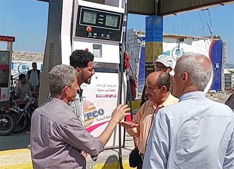 مكتب الصناعة والتجارة بتعز ينفذ حملة رقابية لضبط ا...